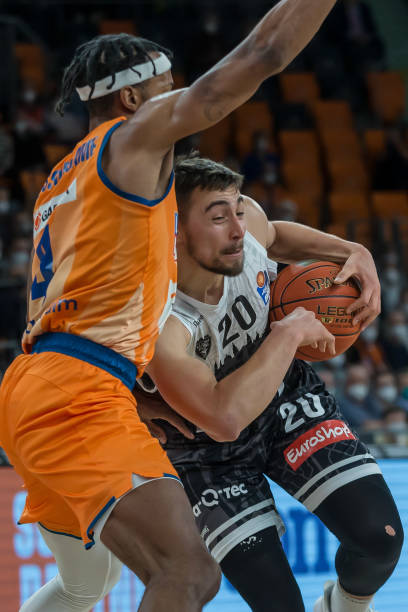 足球一直是 足球一直是