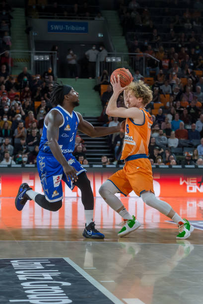 同时也在比 同时也在比